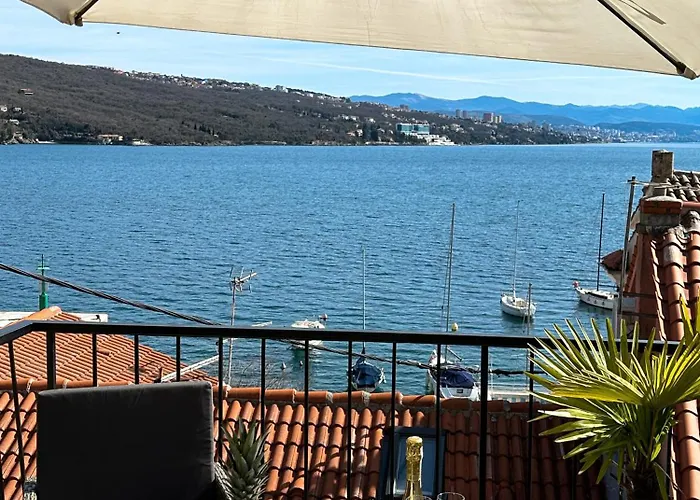 Lägenhet Volos, Roof Terrace, Sea View, Private Parking *