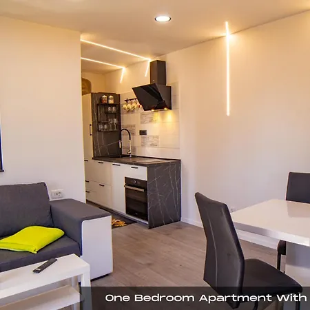 Volos, Roof Terrace, Sea View, Private Parking *