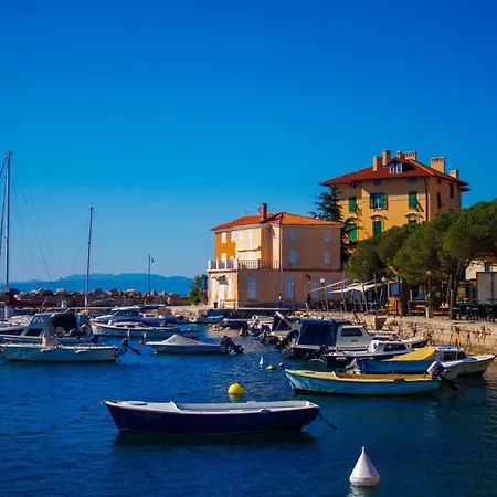 Volos, Roof Terrace, Sea View, Private Parking *