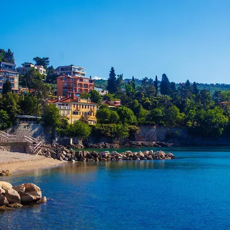 Volos, Roof Terrace, Sea View, Private Parking オパティヤ