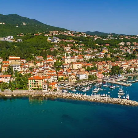 Volos, Roof Terrace, Sea View, Private Parking * オパティヤ