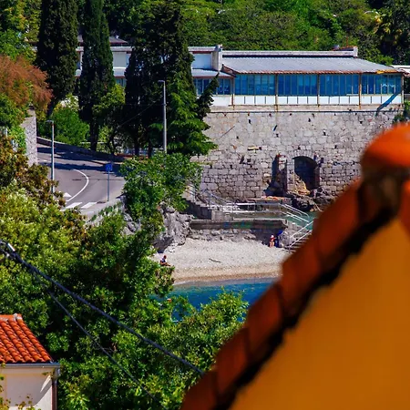 Volos, Roof Terrace, Sea View, Private Parking アパート オパティヤ