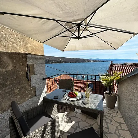 アパート Volos, Roof Terrace, Sea View, Private Parking オパティヤ