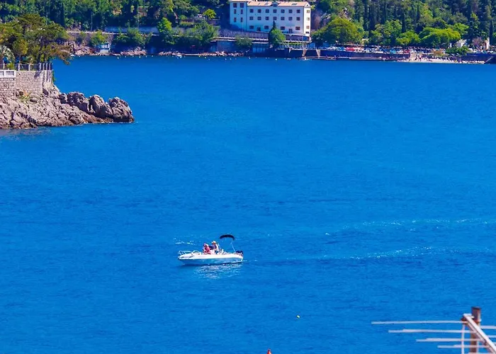 Apartment Volos, Roof Terrace, Sea View, Private Parking
