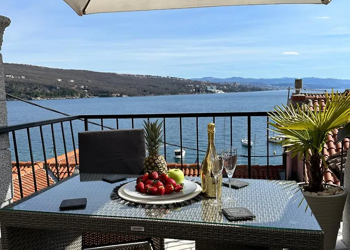 Volos, Roof Terrace, Sea View, Private Parking Appartement